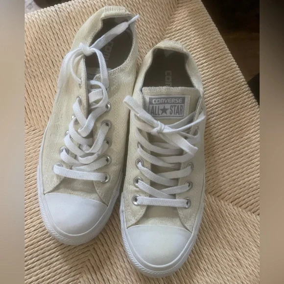 Cream cheap converse laces